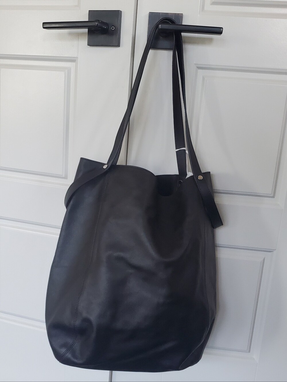 COS LARGE VERSATILE LEATHER SHOPPER IN BLACK PEBBLED LEATHER TOTE NWT $250 - Picture 4 of 16